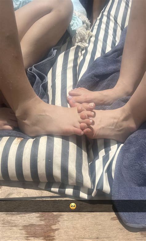 Ester Dobrik's feet