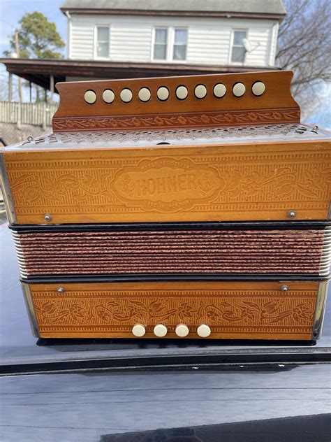 Was recently gifted this melodeon after YEARS of not playing. Where ...