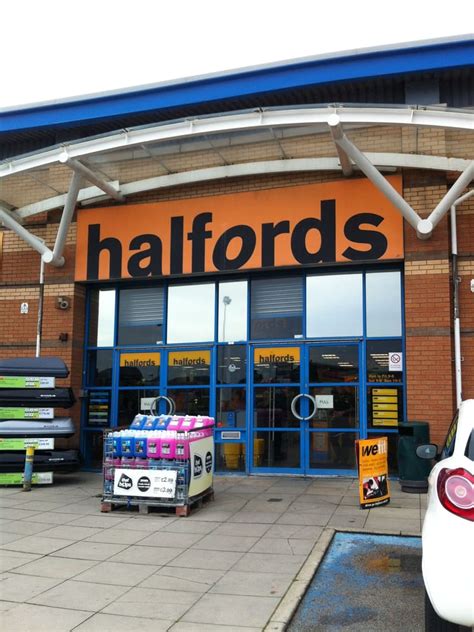 HALFORDS - Updated October 2024 - Squires Gate Lane, Blackpool, United ...