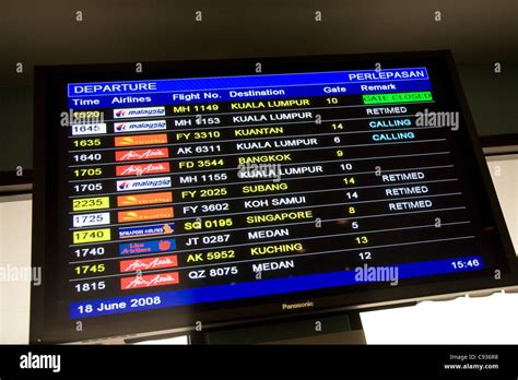 Flight Information Screen Klia Departures Hi Res Stock Photography And