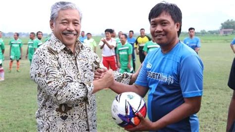 Hayono Isman Siap Beri Pembinaan Kepada Klub Sepakbola Surabaya Dan