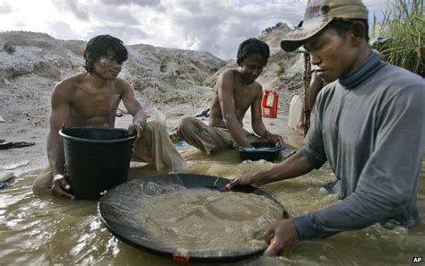 How Mercury Poisons Gold Miners And Enters The Food Chain Bbc News