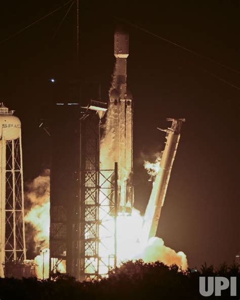 Photo Spacex Falcon Heavy Launches Jupiter 3echostar 24 From The