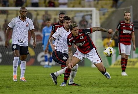 Athletico PR x Flamengo onde assistir escalações e desfalques SBT