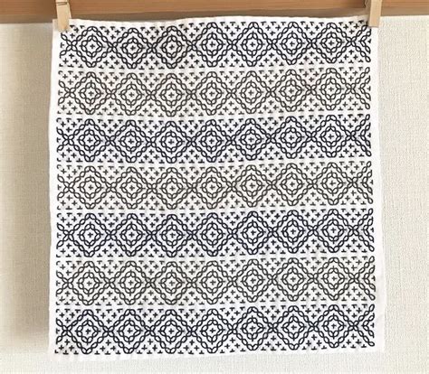 Épinglé par hamideh sur Sashiko en 2024 Embroiderie Broderie Patron