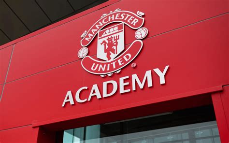 5 Players Who Went Abroad to the Manchester United Academy! - Leverage Edu