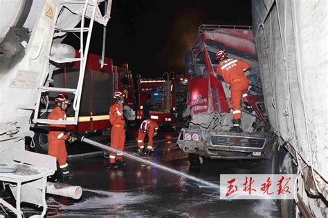 惨烈！玉石公路泥头车追尾大货车，车头变形，司机当场死亡 液压汇