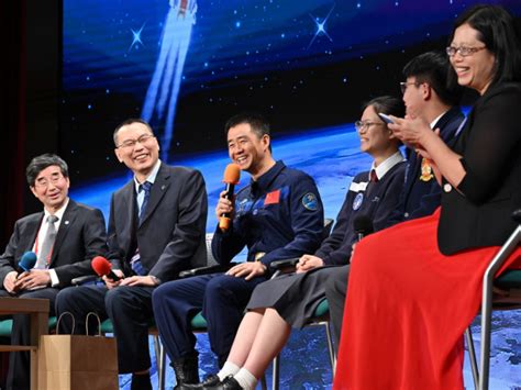 國家載人航天辦稱專家感到本港學生對探索宇宙奧秘興趣很大 Rthk