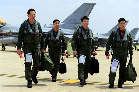 South Korean Air Force F 16 Fighting Falcon Pilots Arrive On Kunsan Air