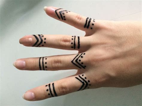 Pin By Hanny On Ck Henna Tattoo Designs Hand Simple Henna Tattoo