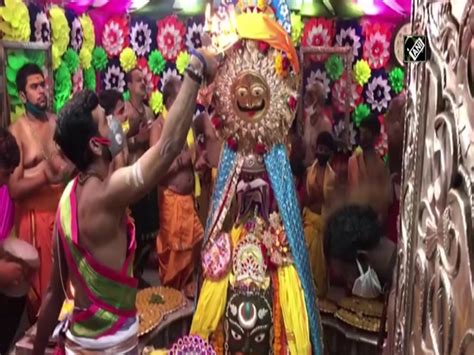 ‘sawan Priests Perform ‘bhasma Aarti At Ujjains Mahakaleshwar Temple On Last Monday