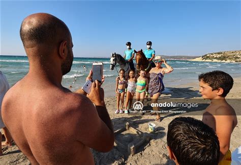 Turquie Les Gendarmes Cheval Assurent La S Curit Des C Tes D Izmir