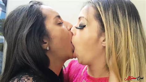 Lesbian Kiss