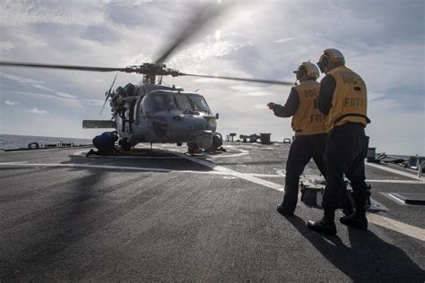 DVIDS - Images - USS Higgins (DDG 76) flight operations. [Image 4 of 5]