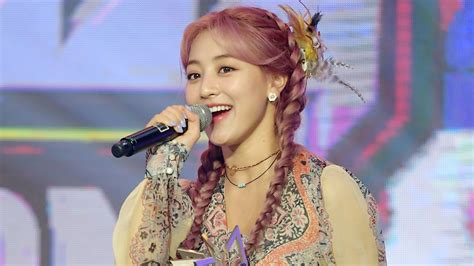 Why Twices Jihyo Just Dyed Her Hair Red — Exclusive Details Allure