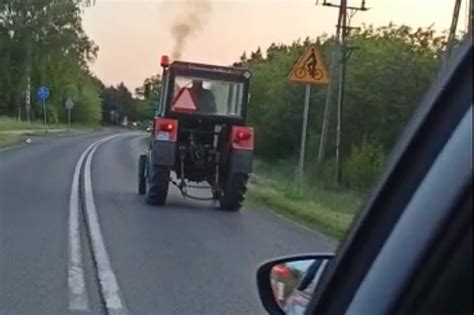 Jechał za pijanym traktorzystą Kierowca ciągnika sporo wydmuchał