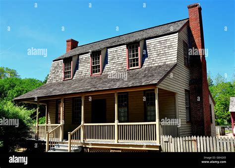 Dutch Colonial Gambrel Hi Res Stock Photography And Images Alamy