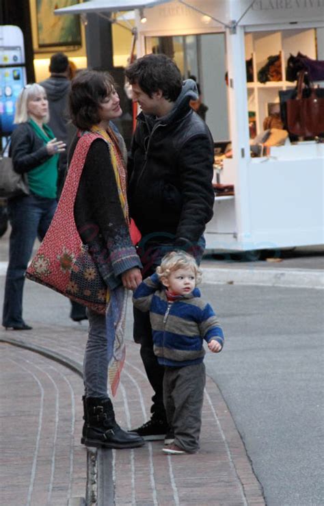 Marion Cotillard and Guillaume Canet kissing at the Grove while out ...