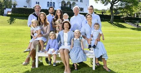 Famille Royale De Su De Photo Estivale Avec Sofia Enceinte Et Tous