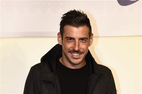 Le curiosità su Francesco Gabbani un cantautore da record Zerouno TV