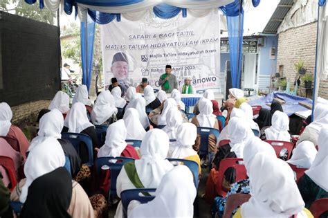 Tuan Guru Sahabat Ganjar Sumut Bagi Bagi Ke Majelis Taklim Deli Serdang