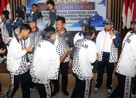 Wako Dan Wawako Batam Lepas Kontingen Batam Berlaga Di Porprov V Kepri