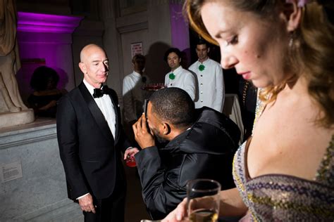 Frank photographs Jeff Bezos at the Met Gala : r/FrankOcean