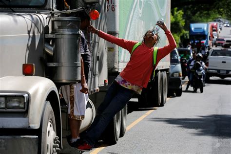 Migrant Caravan Resumes Trek To Us Mexico Border Abs Cbn News