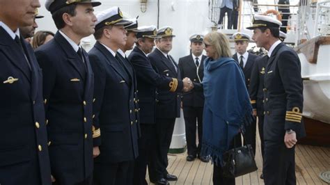 La Fragata Libertad Est En Dubl N Luego De Despedir El Puerto De