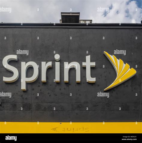 New York Ny May 17 2019 Exterior Of Sprint Store With Logo