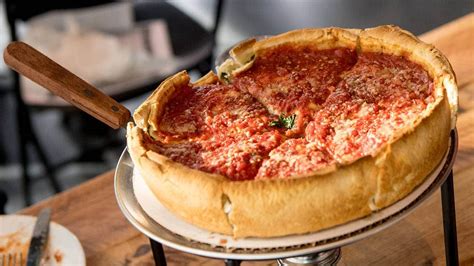 Famous Chicago Restaurants: A Foodie's In-Depth Guide