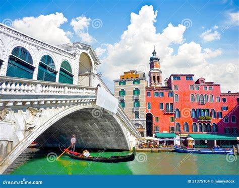 Rialto Bridge with Gondola Under the Bridge in Venice, Italy Editorial ...