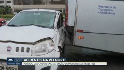 Vídeo Pista molhada W3 Norte tem acidentes durante a chuva Bom Dia