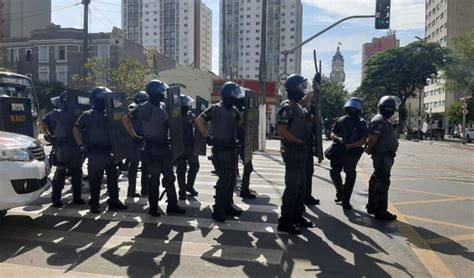 Opera O Policial Gera Caos E Espalha Pessoas Em Situa O De Rua Pelo