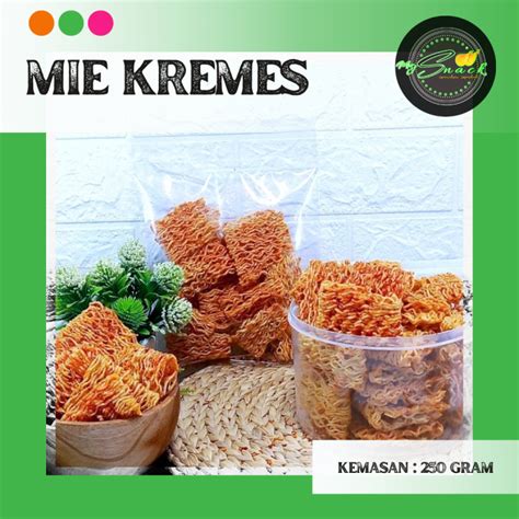 Snack Mie Kremes Mie Setan Miset Cemilan Super Pedas Jajanan