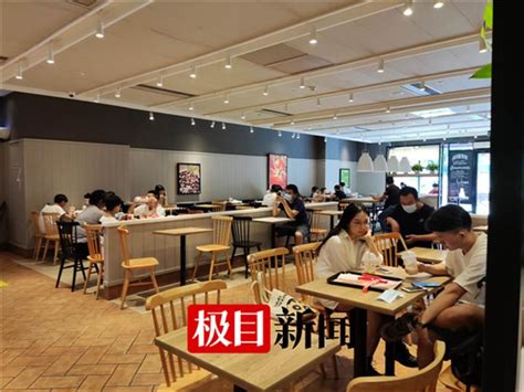 实探解封后的广州：公交地铁只需测温，餐厅开放顾客隔座而食 腾讯新闻