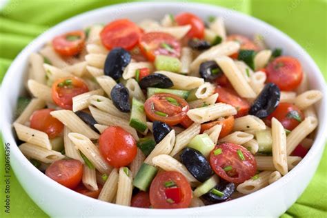 Nudelsalat Mit Tomaten Oliven Und Gurke Stock Photo Adobe Stock