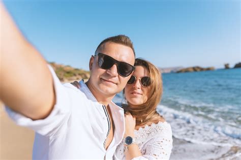 Premium Photo Young Happy Couple Taking Selfie On The Beach