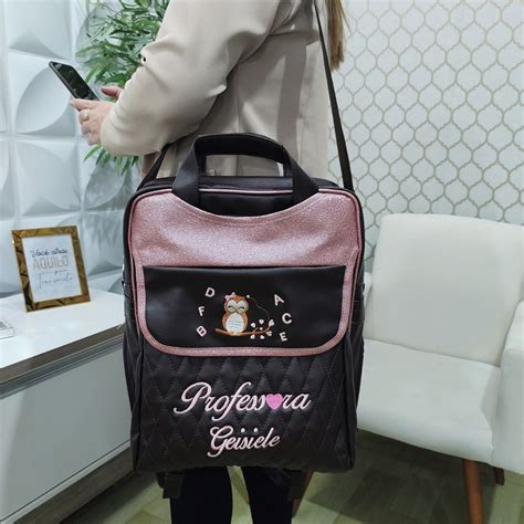 Bolsa Mochila Personalizada Professora Marrom Shine Rosa Elo