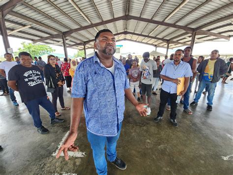 Debe market vendors stage noisy protests over stall relocation - CNC3