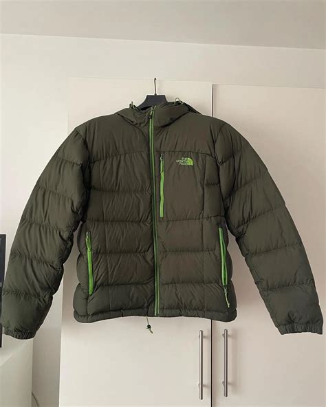 how to clean north face puffer