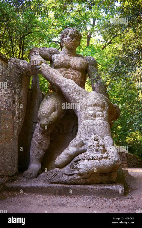 Wrestling Giants Staue Reprenting The Battle Of Hercules Good And