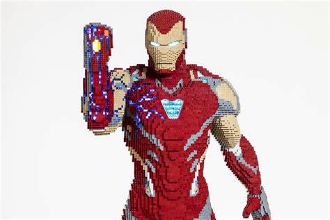 LEGO unveils life-size Iron Man with Infinity Gauntlet for SDCC 2019 • AIPT