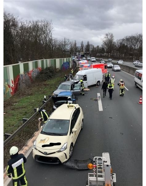 Feuerwehr Bochum Verkehrsunfall Auf Der BAB 40 Mit 5 Verletzten