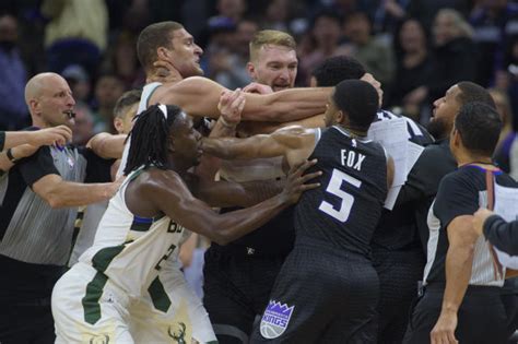 Brook Lopez, Trey Lyles ejected after fight in final seconds of Bucks ...