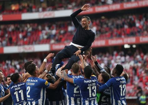 Fc Porto Ganha No Est Dio Da Luz E Sagra Se Campe O Nacional R Dio Geice