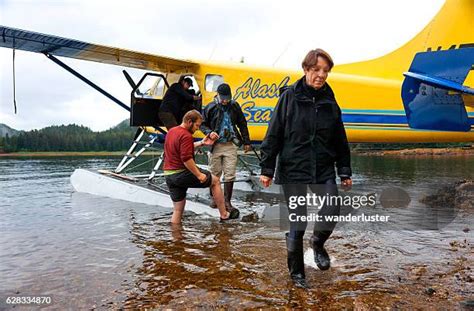 187 Float Plane Landing On Water Stock Photos, High-Res Pictures, and Images - Getty Images