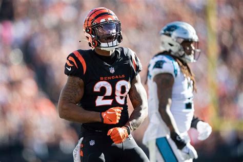 Watch Joe Mixon become the first player in Bengals history with five ...