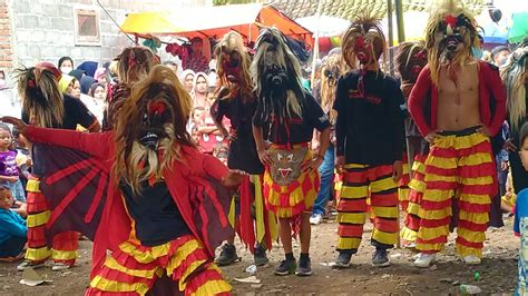 Can Macanan New Maong Remas Menampilkan Barongan Di Acara Khitanan