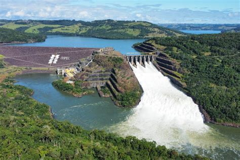 Copel informa que vertedouros das barragens estão abertos sob